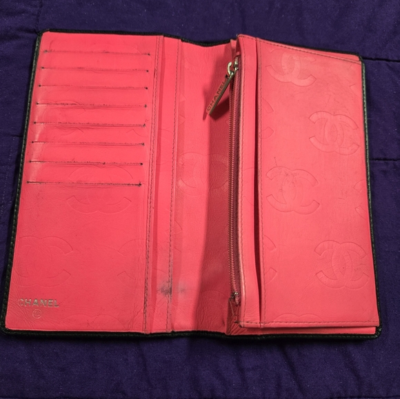 AUTHENTIC CHANEL CAMBON LAMBSKIN BLACK LEATHER WITH WHITE CC'S WALLET - Picture 6 of 11